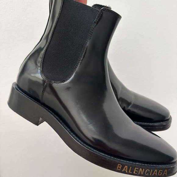 Balenciaga Shoes - Balenciaga logo printed chelsea boots